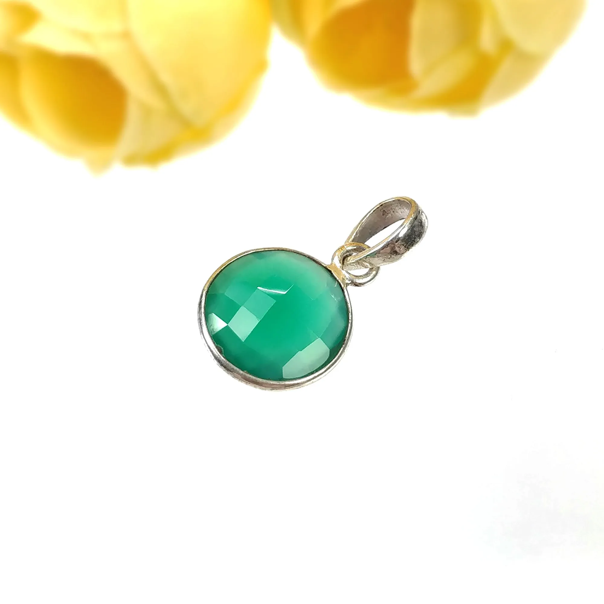 925 Sterling Silver PENDANT : 1.62gms Natural GREEN ONYX Gemstone Round Shape Bezel Set Minimalist Pendant 0.85"