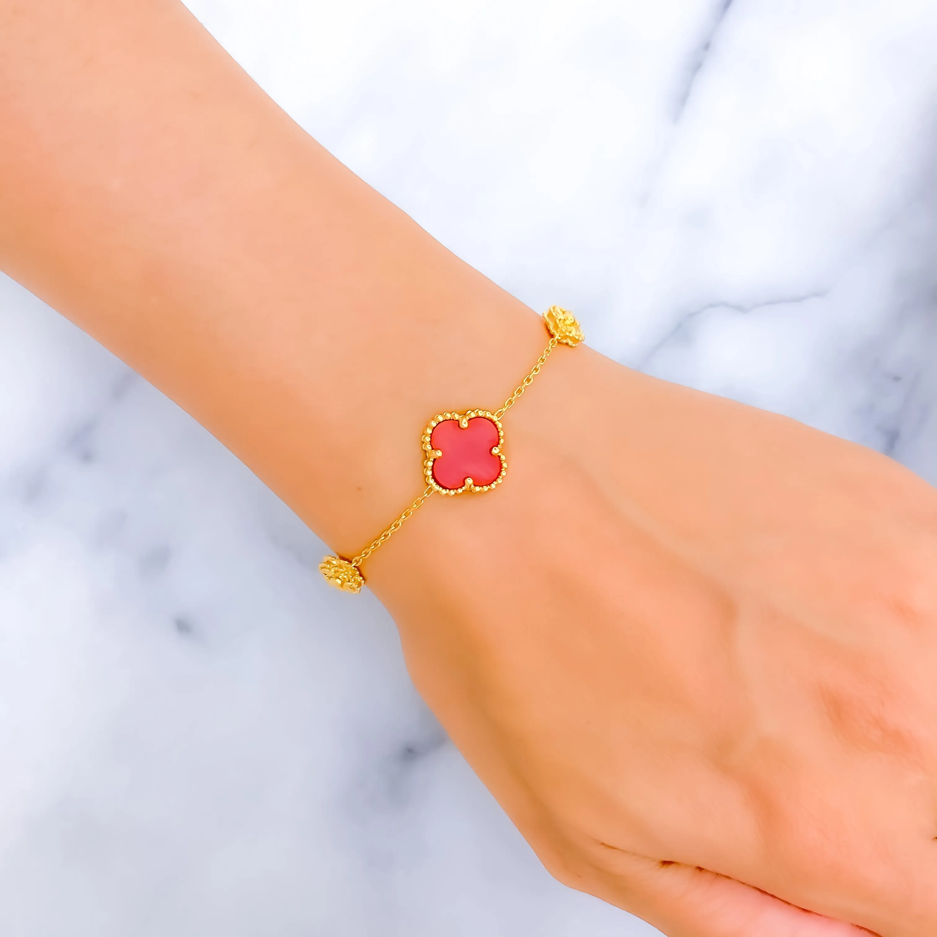 Attractive Carnelian 21k Gold Clover Bracelet