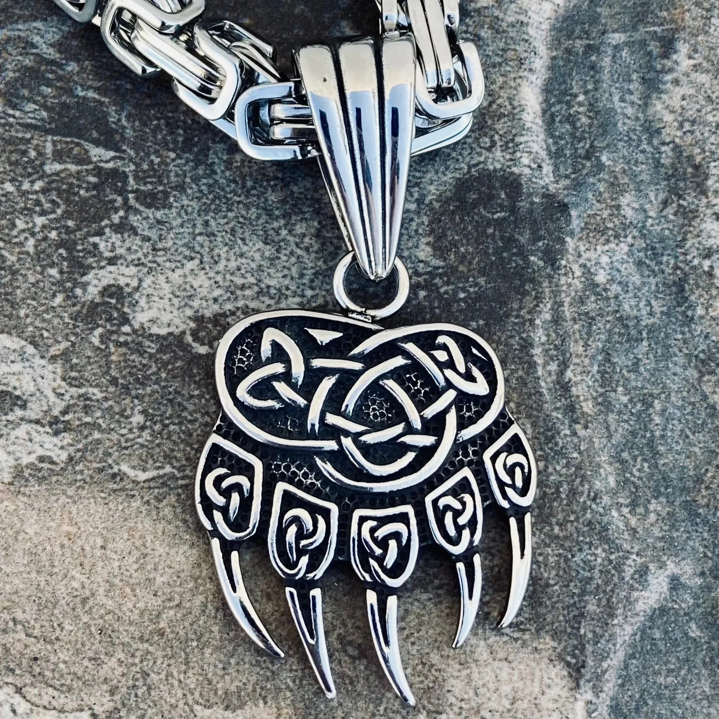 Viking Bear Paw Pendant - Necklace (802)